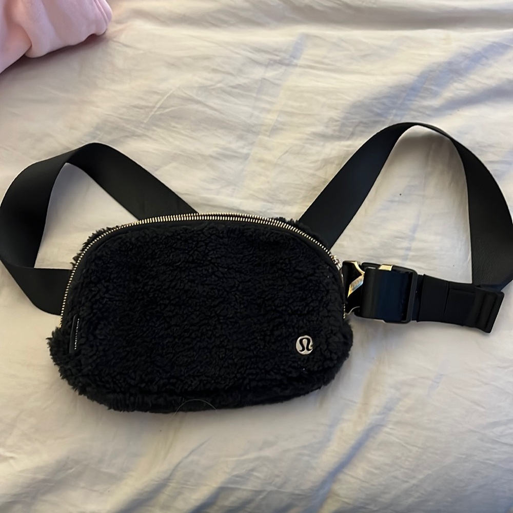 Black fleece belt bag